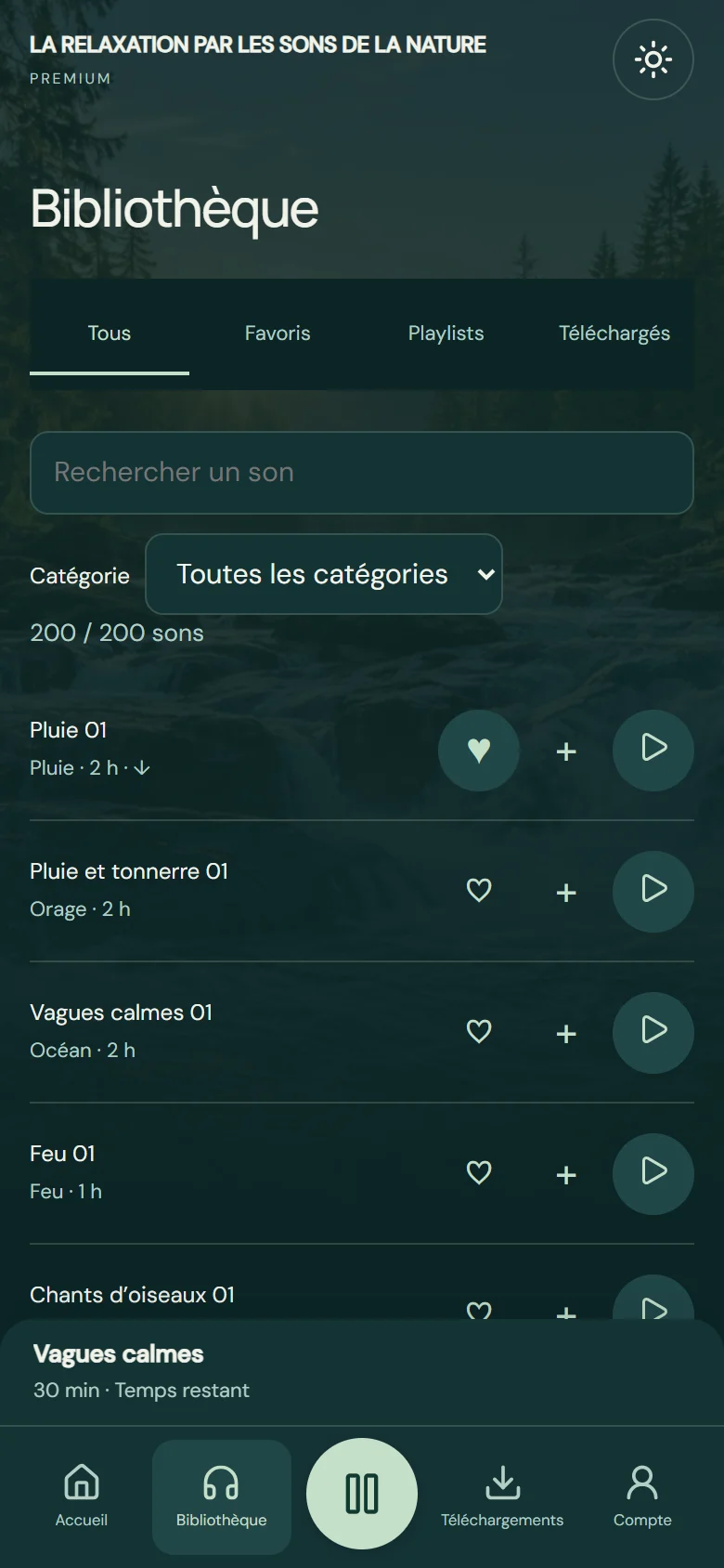 Bibliothèque réelle Relaxation V2 : liste des sons, recherche, catégories, cœurs favoris, bouton plus, lecture et onglets Playlists et Téléchargés